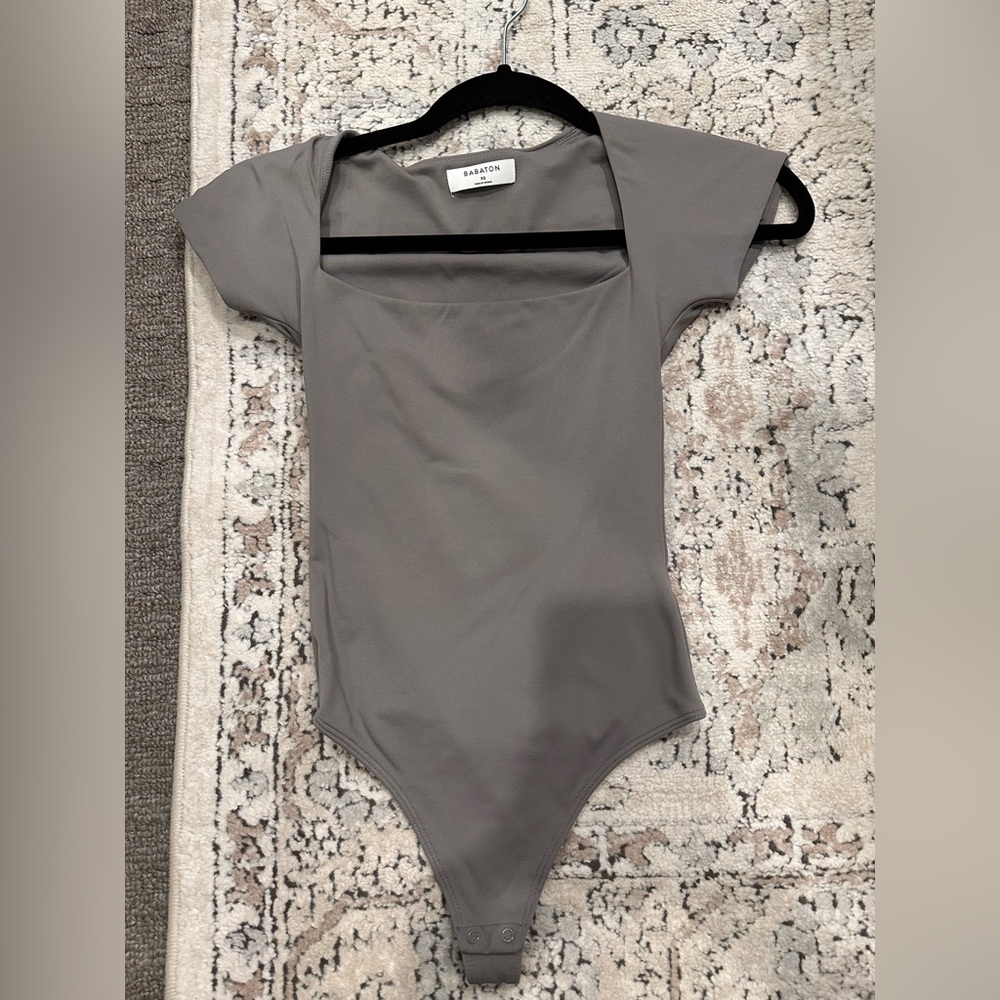 Aritzia Babaton Contour Squareneck Shortsleeve Bodysuit